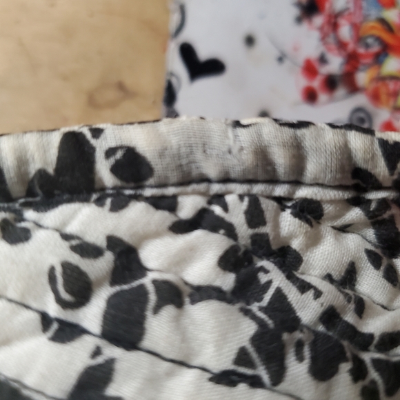 Silverstream Women's Black and White Reversible Quilted Jacket - Picture 11 of 11